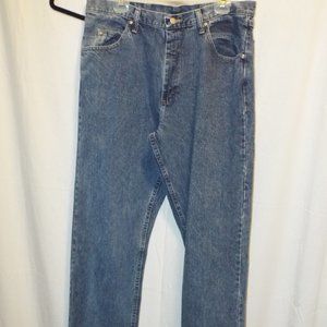 RELAXED FIT WRANGLER JEANS 36" X 34"